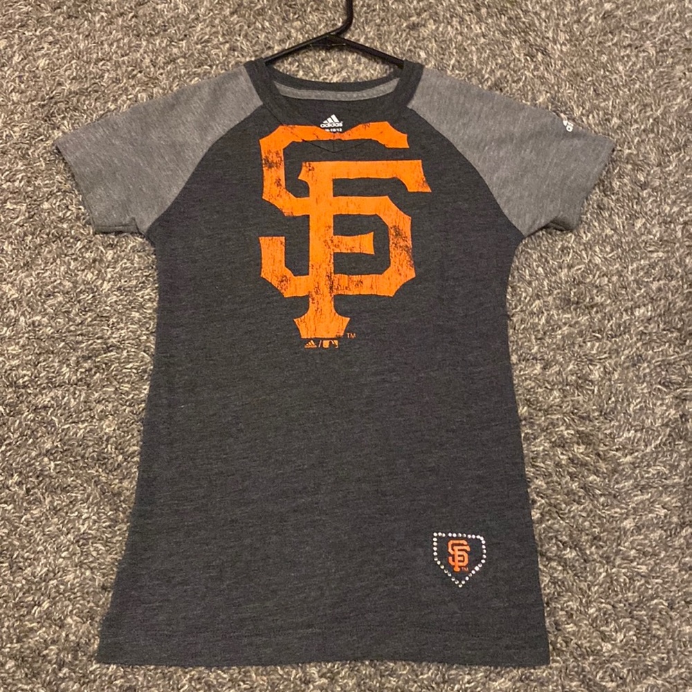 sf giants v-neck shirt